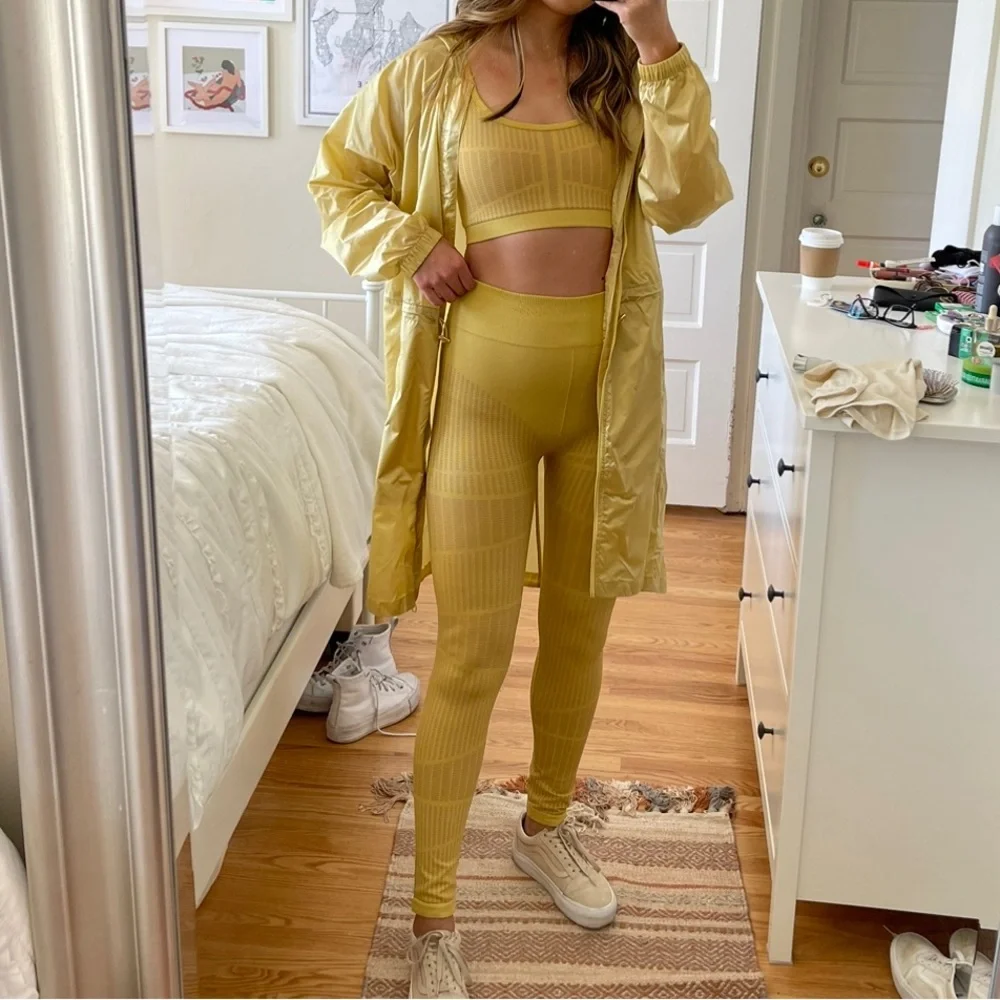 Fabletics Seamless Set - Picture 8 of 8
